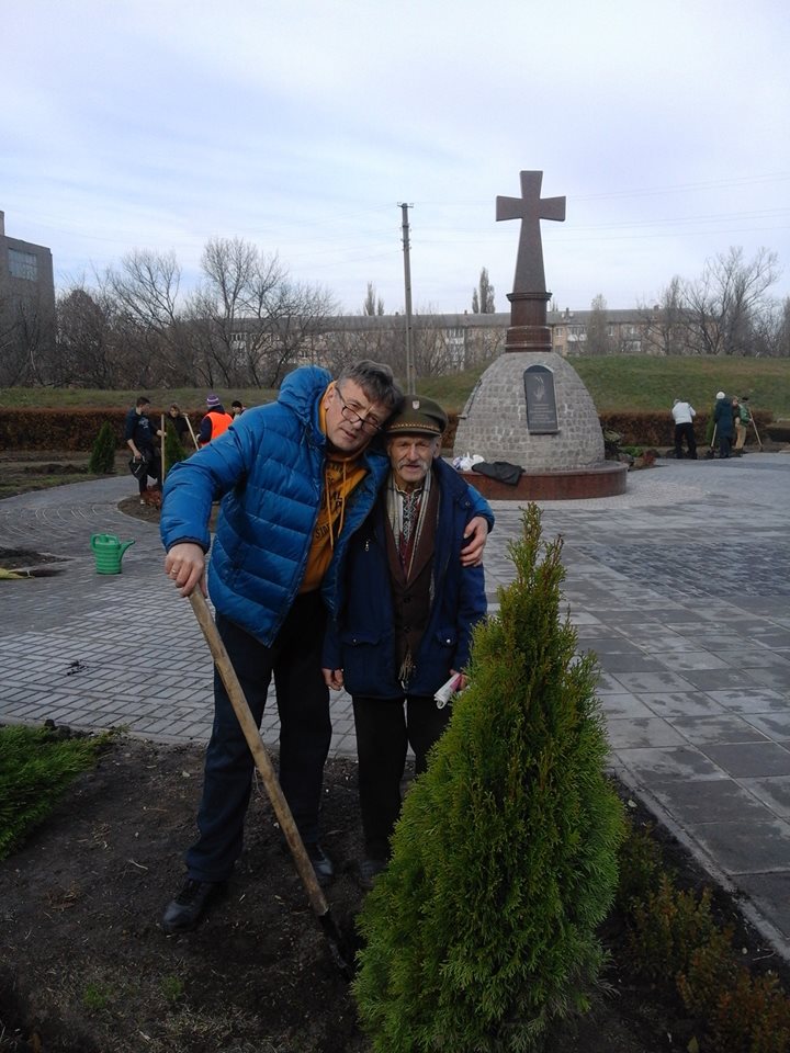 Впорядкування меморіалу до Дня голодомору у Кропивницькому