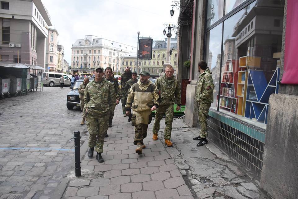 Активісти ДІЯ патрулюють Львів