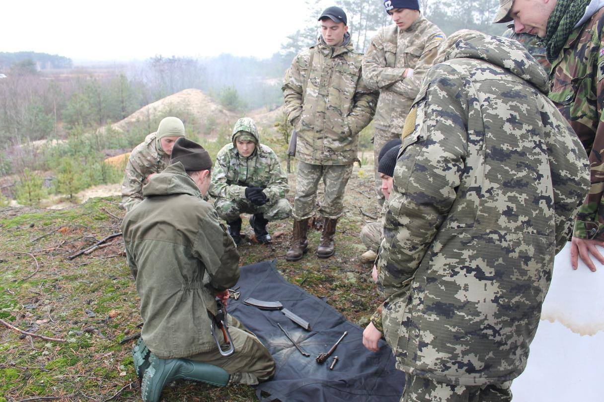 В легендарних лісах Рівненщини вишколювались добровольці 