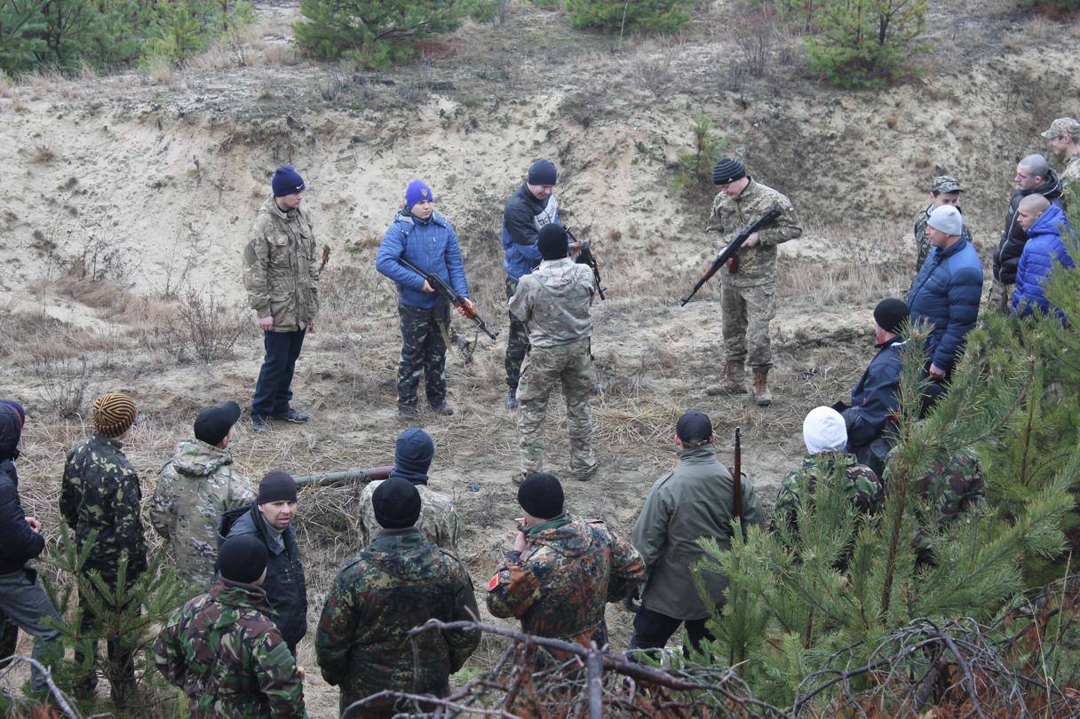 В легендарних лісах Рівненщини вишколювались добровольці 