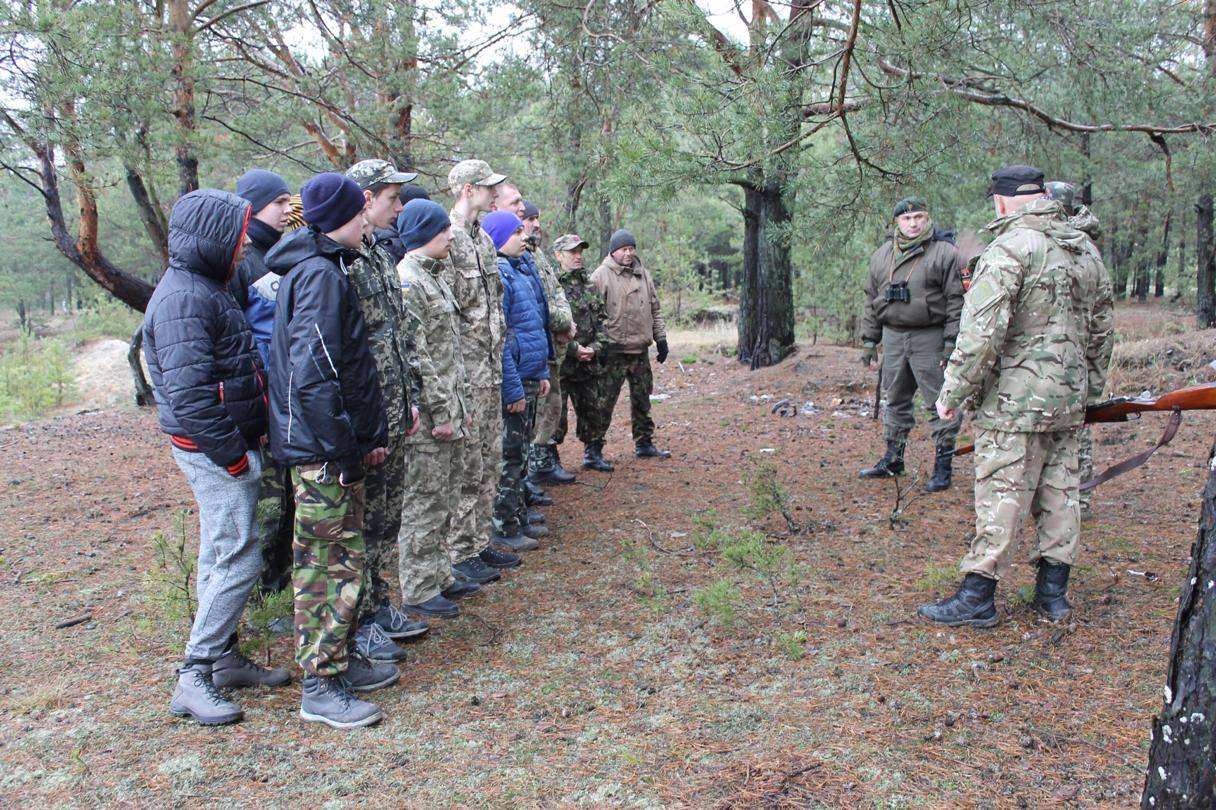 В легендарних лісах Рівненщини вишколювались добровольці 