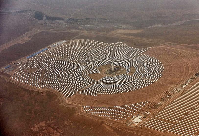 Як працює найбільший в світі проєкт концентрованої сонячної електростанції